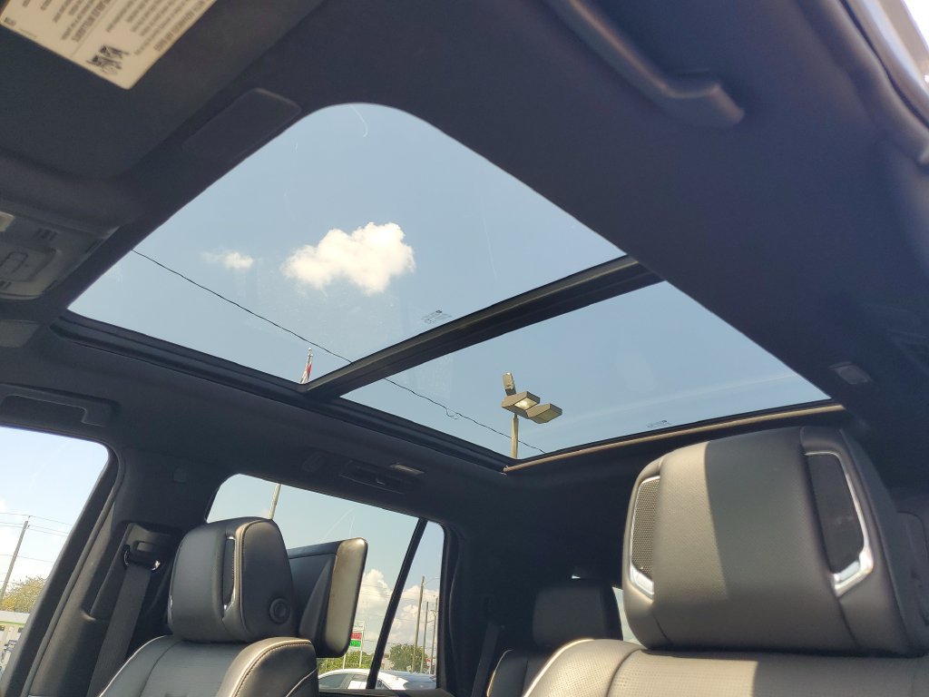 Used 2021 Cadillac Escalade Premium Luxury RWD image 7