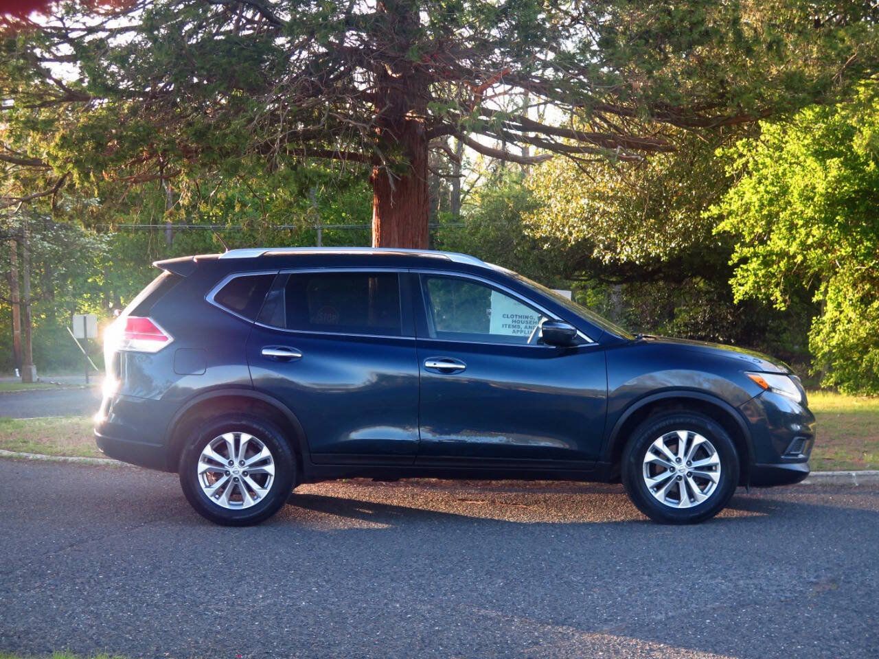 Used 2016 Nissan Rogue SV AWD/4WD image 5