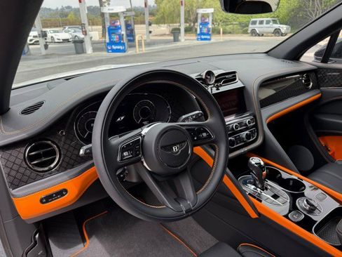 Used 2025 Bentley Bentayga AWD/4WD image 10