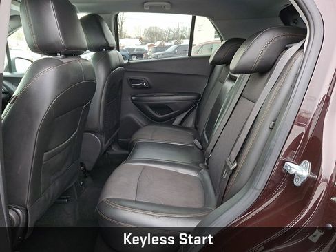 Used 2021 Chevrolet Trax LT w/ LT Convenience Package image 13