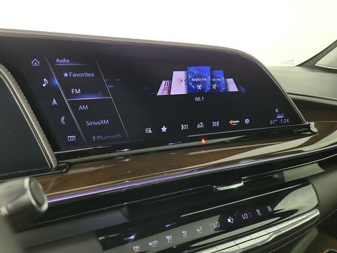 Used 2023 Cadillac Escalade ESV Premium Luxury Platinum AWD/4WD image 27