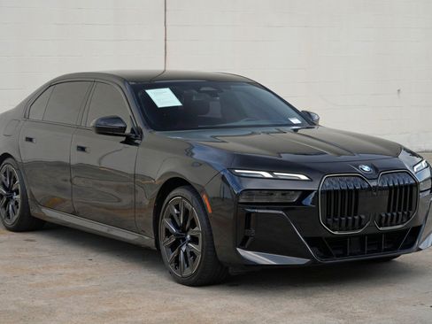 Used 2024 BMW 740i w/ Premium Package 2 RWD image 68