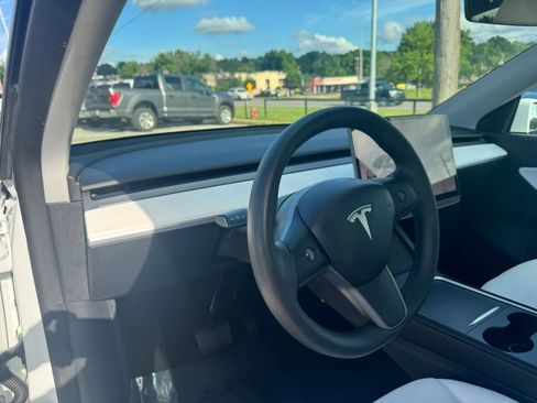Used 2021 Tesla Model Y Long Range AWD/4WD image 15