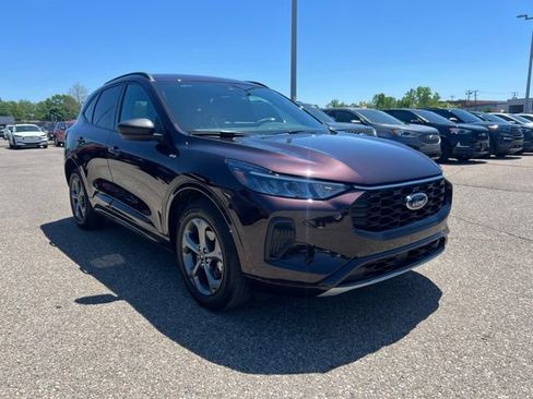 Certified 2023 Ford Escape ST-Line w/ Tech Pack #1 AWD/4WD image 3