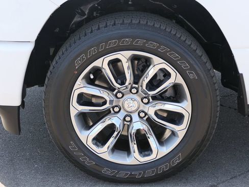 Used 2024 RAM 1500 Laramie AWD/4WD image 10