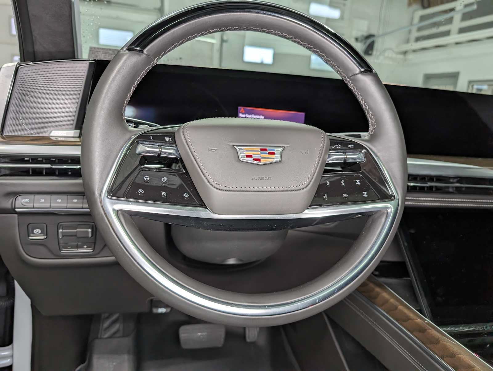 Certified 2026 Cadillac Escalade ESV Platinum Sport w/ LPO, ONYX Package AWD/4WD image 40