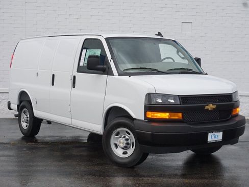 New 2025 Chevrolet Express 2500 Work Van image 2