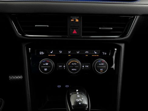 Used 2022 Volkswagen Taos SEL w/ Panoramic Sunroof Package FWD image 23