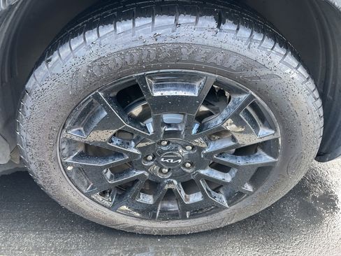 Used 2022 Kia Telluride EX w/ EX Premium Package image 3