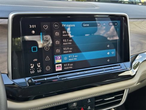 Certified 2025 Volkswagen Atlas SE w/ Black Wheel Package image 20