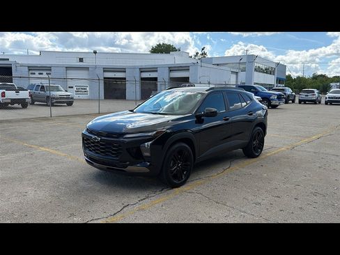 Used 2025 Chevrolet Trax ACTIV w/ Driver Confidence Package FWD image 2