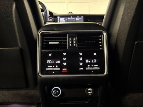 Used 2019 Porsche Cayenne AWD/4WD image 16