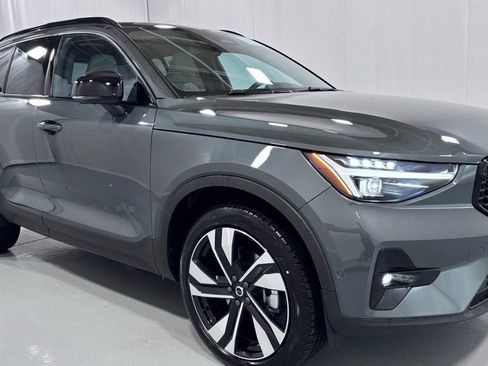 New 2026 Volvo XC40 B5 Ultra w/ Protection Package Premier AWD/4WD image 4