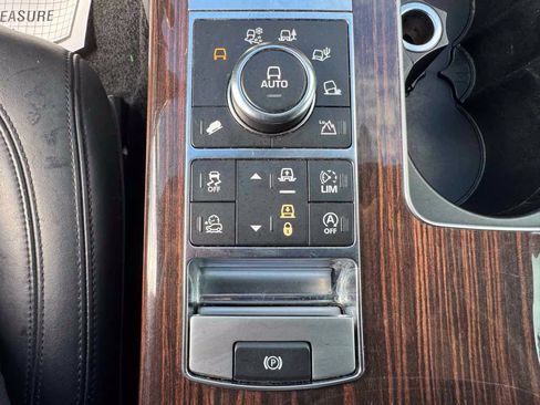 Used 2017 Land Rover Range Rover HSE AWD/4WD image 19