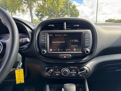 Used 2025 Kia Soul LX w/ LX Technology Package FWD image 27