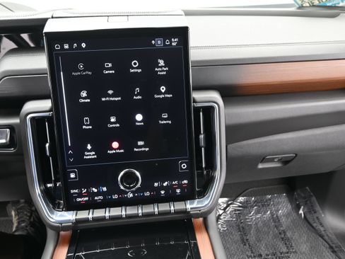 Used 2025 GMC Yukon Denali RWD image 21
