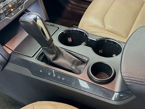 Used 2017 Ford Explorer XLT w/ Equipment Group 202A image 25