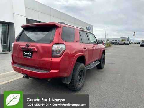Used 2020 Toyota 4Runner SR5 Premium w/ Moonroof Package AWD/4WD image 9
