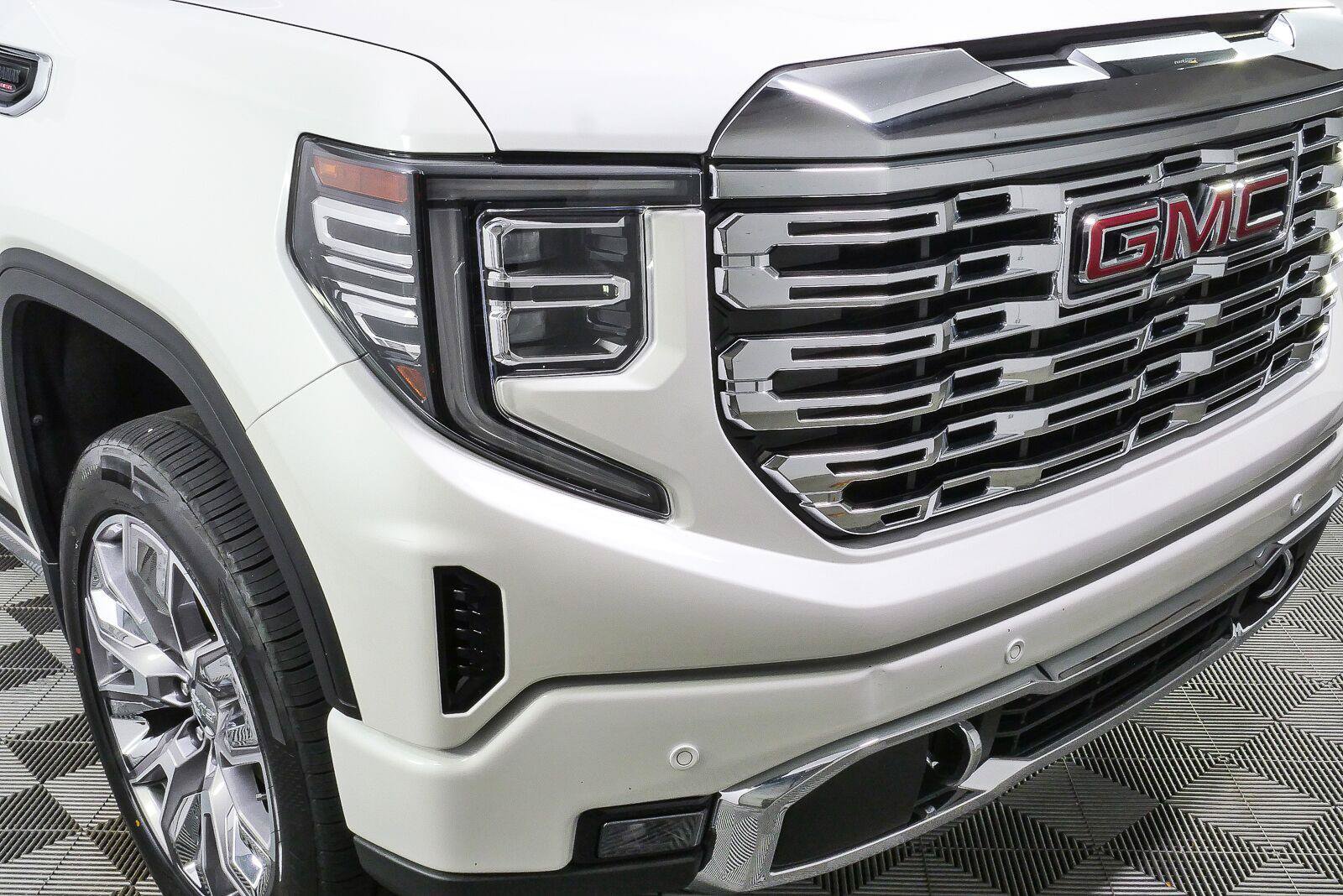 Used 2023 GMC Sierra 1500 Denali w/ Denali Reserve Package AWD/4WD image 31