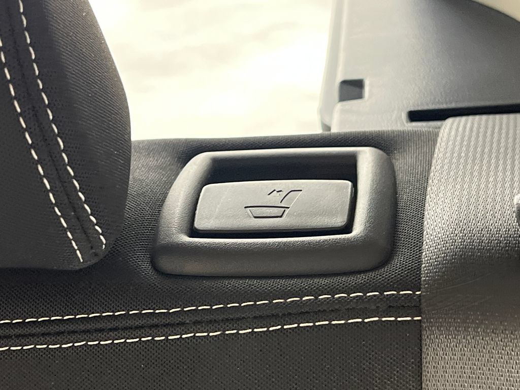 Used 2025 Hyundai Venue SEL FWD image 18