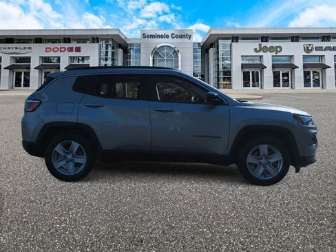 Used 2022 Jeep Compass Latitude image 9