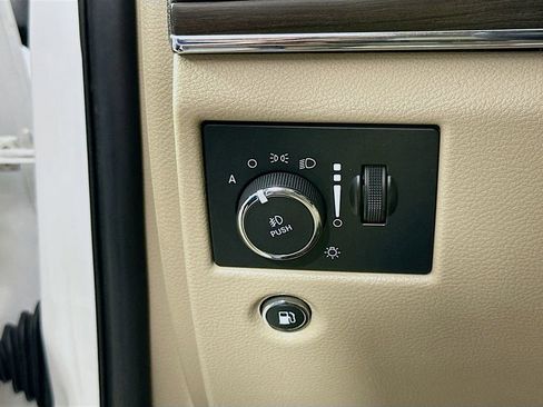 Used 2020 Jeep Grand Cherokee Summit w/ Platinum Series Group RWD image 12