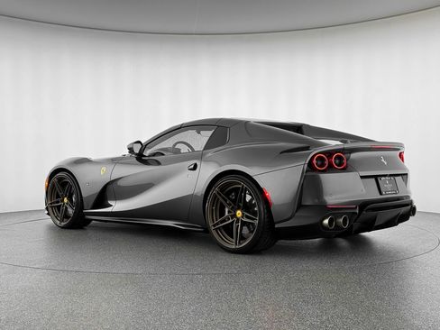 Used 2021 Ferrari 812 GTS image 3