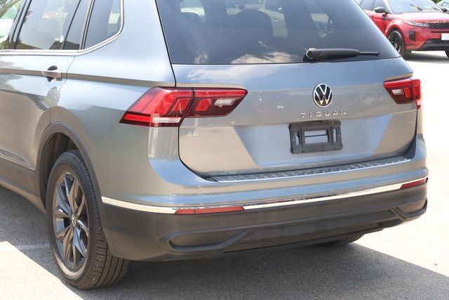 Used 2023 Volkswagen Tiguan SE w/ Panoramic Sunroof Package FWD image 7
