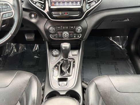 Used 2019 Jeep Cherokee Limited image 15