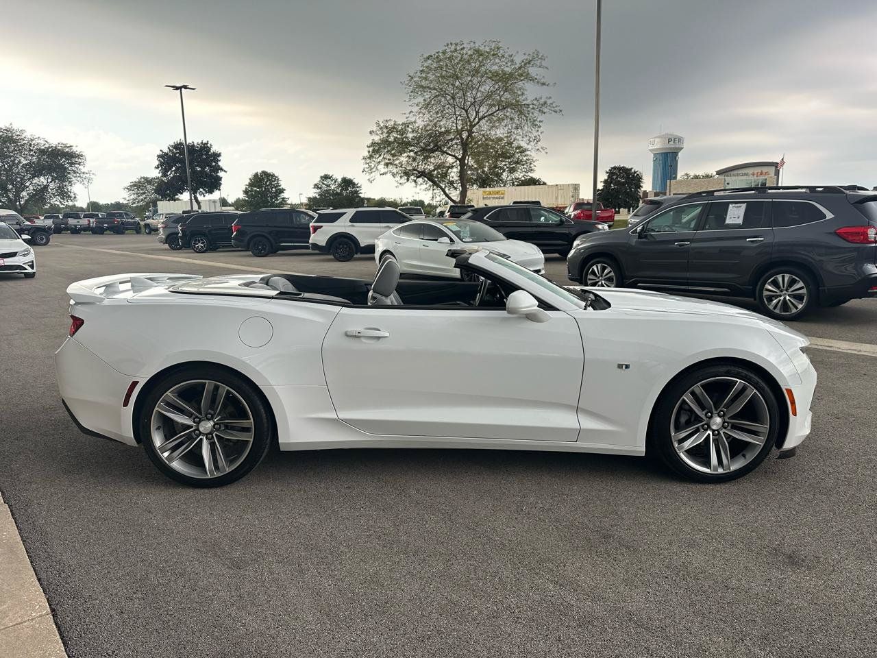 Used 2018 Chevrolet Camaro LT RWD image 8