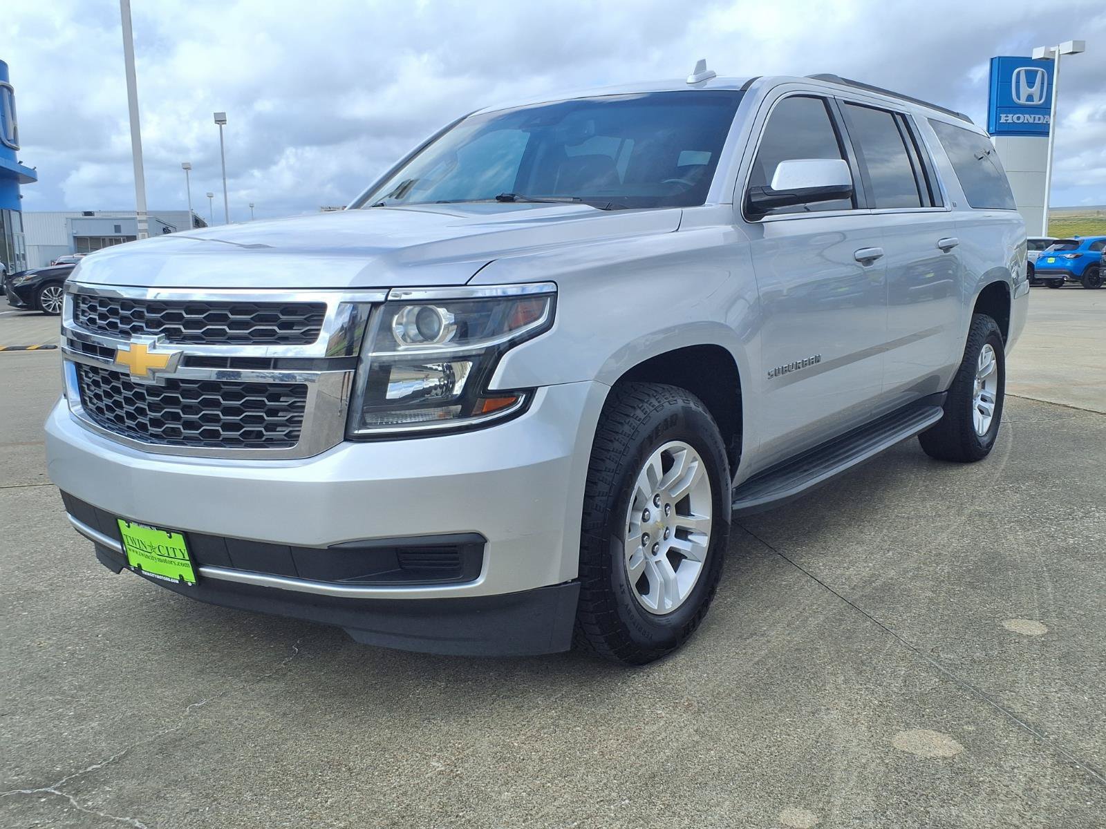 Used 2018 Chevrolet Suburban LT AWD/4WD image 3