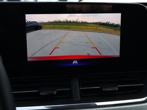 Used 2025 Chevrolet Trax LT w/ LT Convenience Package image 27