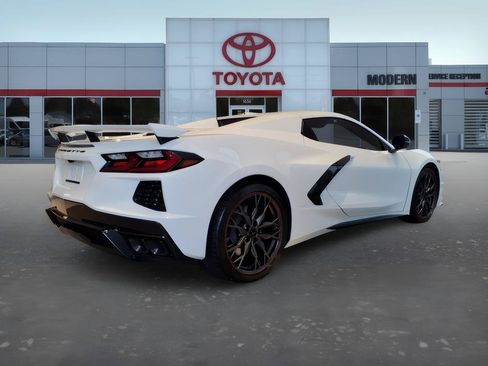 Used 2025 Chevrolet Corvette Stingray Preferred Conv w/ Z51 Performance Package RWD image 6