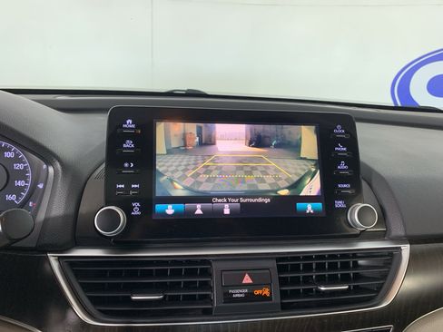 Used 2018 Honda Accord EX image 26