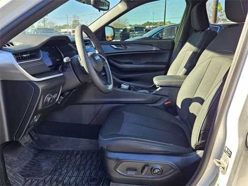 Used 2024 Jeep Grand Cherokee Laredo w/ Trailer Tow Package image 3