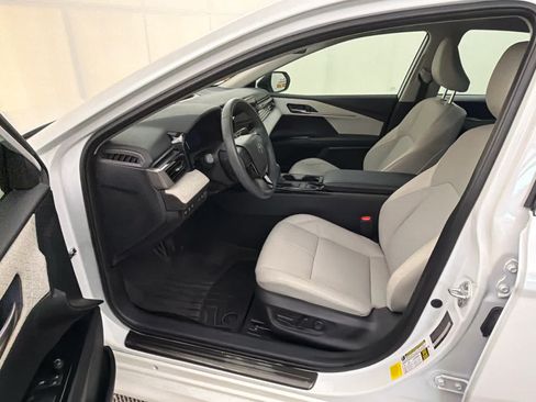 Used 2025 Toyota Camry XLE FWD image 15