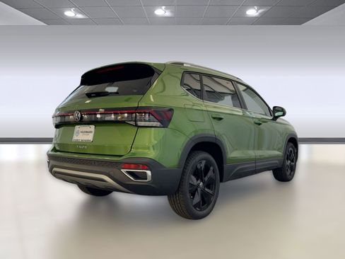 New 2026 Volkswagen Taos SE image 9