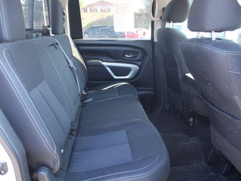 Used 2018 Nissan Titan SV AWD/4WD image 5