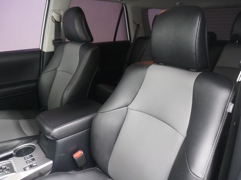 Used 2020 Toyota 4Runner SR5 Premium w/ Moonroof Package RWD image 12