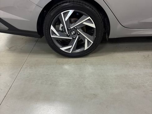 Used 2025 Hyundai Elantra SEL FWD image 28