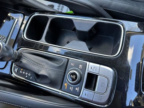 Used 2022 Kia Telluride EX w/ EX Premium Package image 16