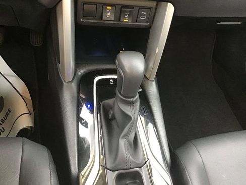 Used 2023 Toyota Corolla Cross XLE w/ Convenience Package image 15