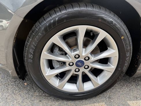 Used 2017 Ford Fusion SE w/ Fusion SE Technology Package FWD image 21