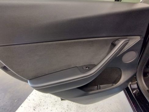 Used 2024 Tesla Model Y Long Range AWD/4WD image 23