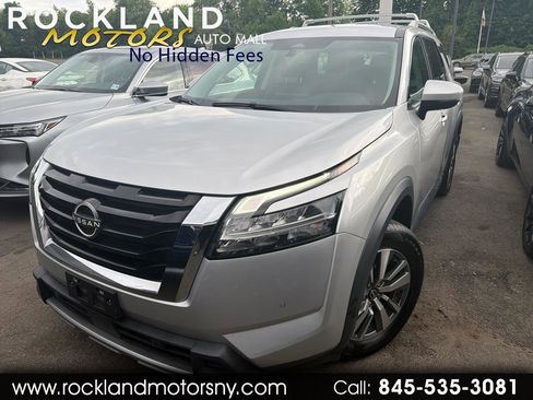 Used 2023 Nissan Pathfinder SL AWD/4WD image 1