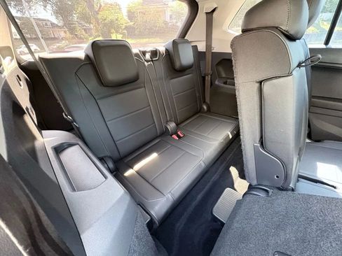 Used 2018 Volkswagen Tiguan SE image 22