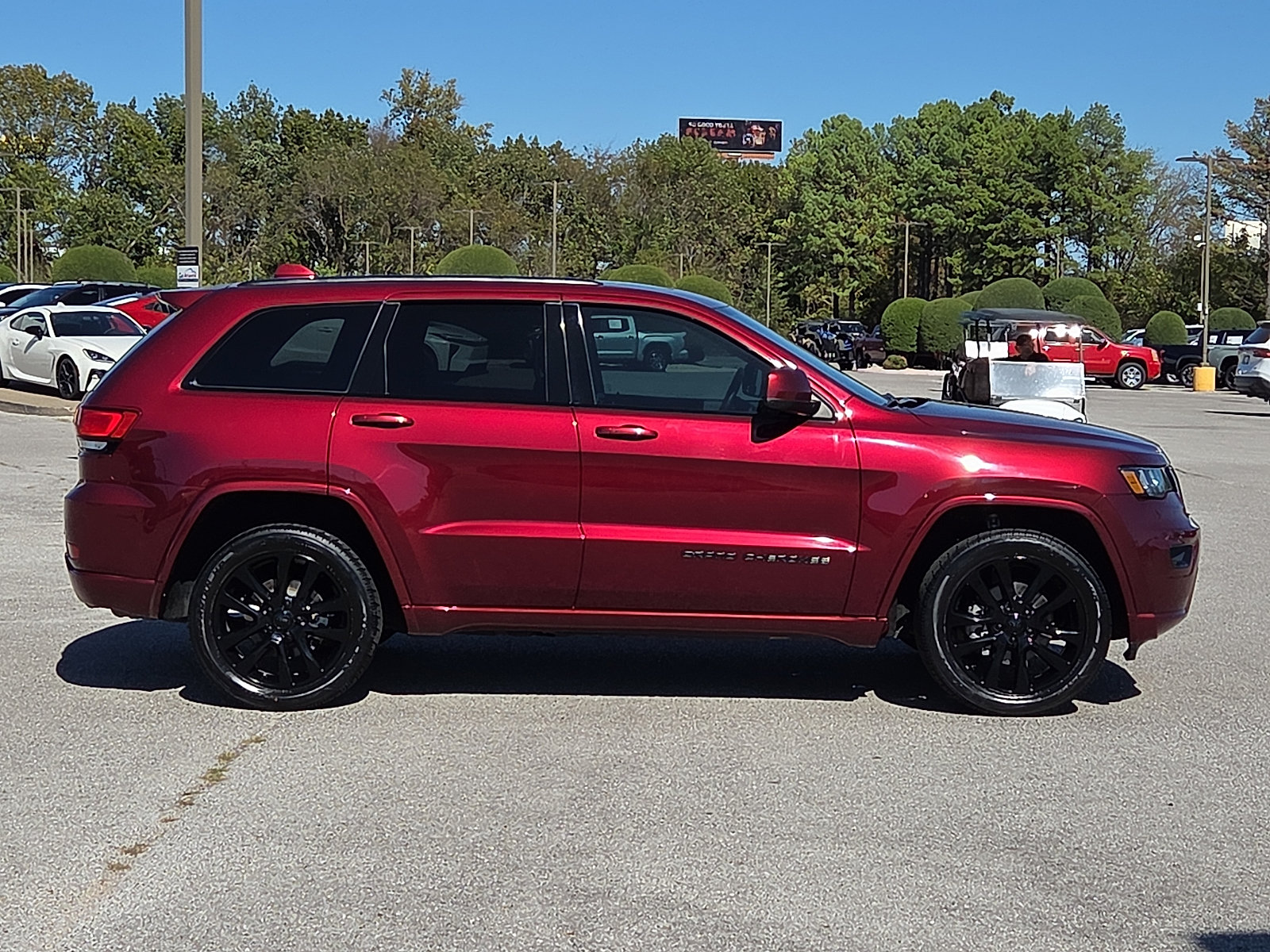 Used 2019 Jeep Grand Cherokee Altitude AWD/4WD image 6