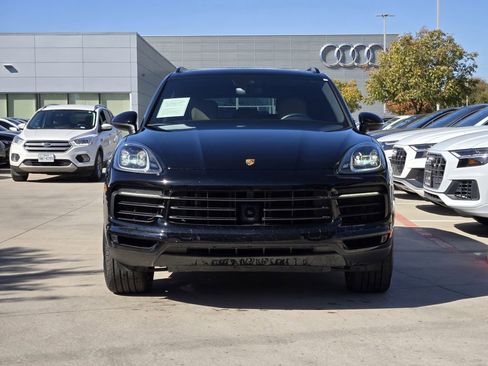 Used 2022 Porsche Cayenne image 3