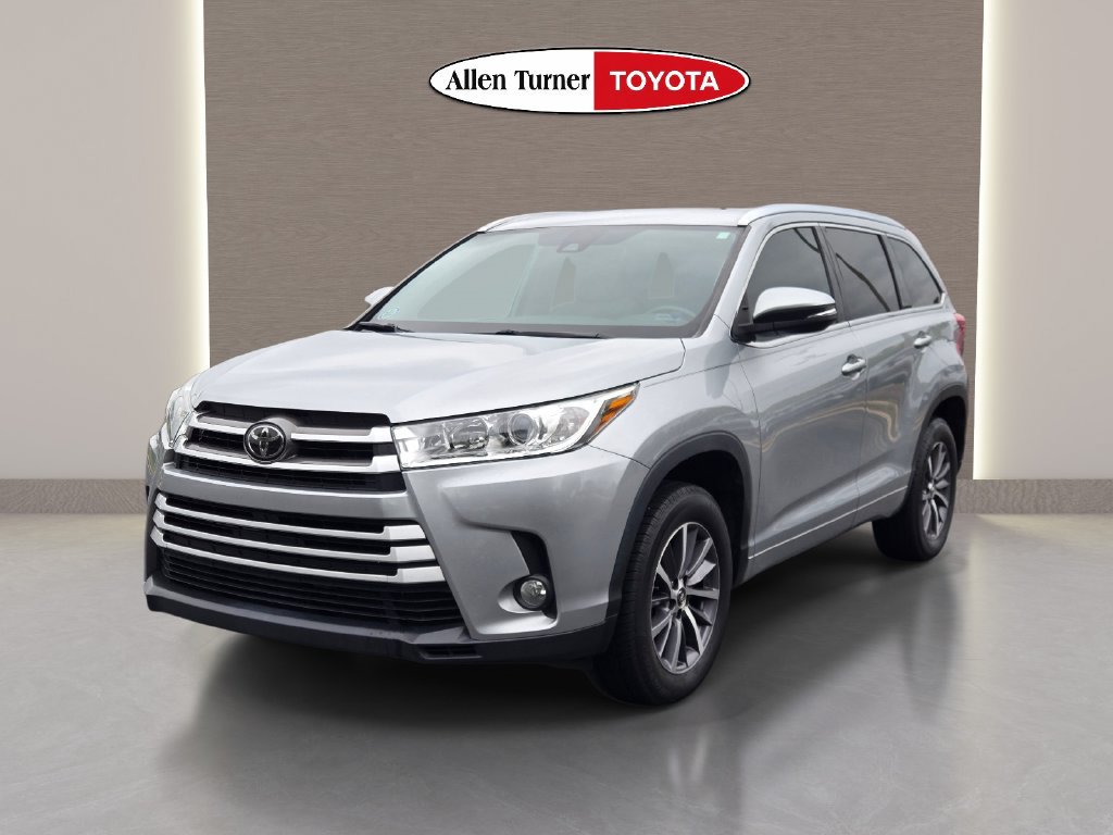 Used 2018 Toyota Highlander XLE FWD image 3