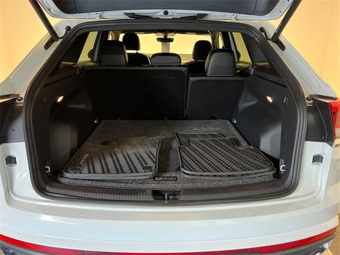 Certified 2023 Volkswagen Atlas Cross Sport SE image 5